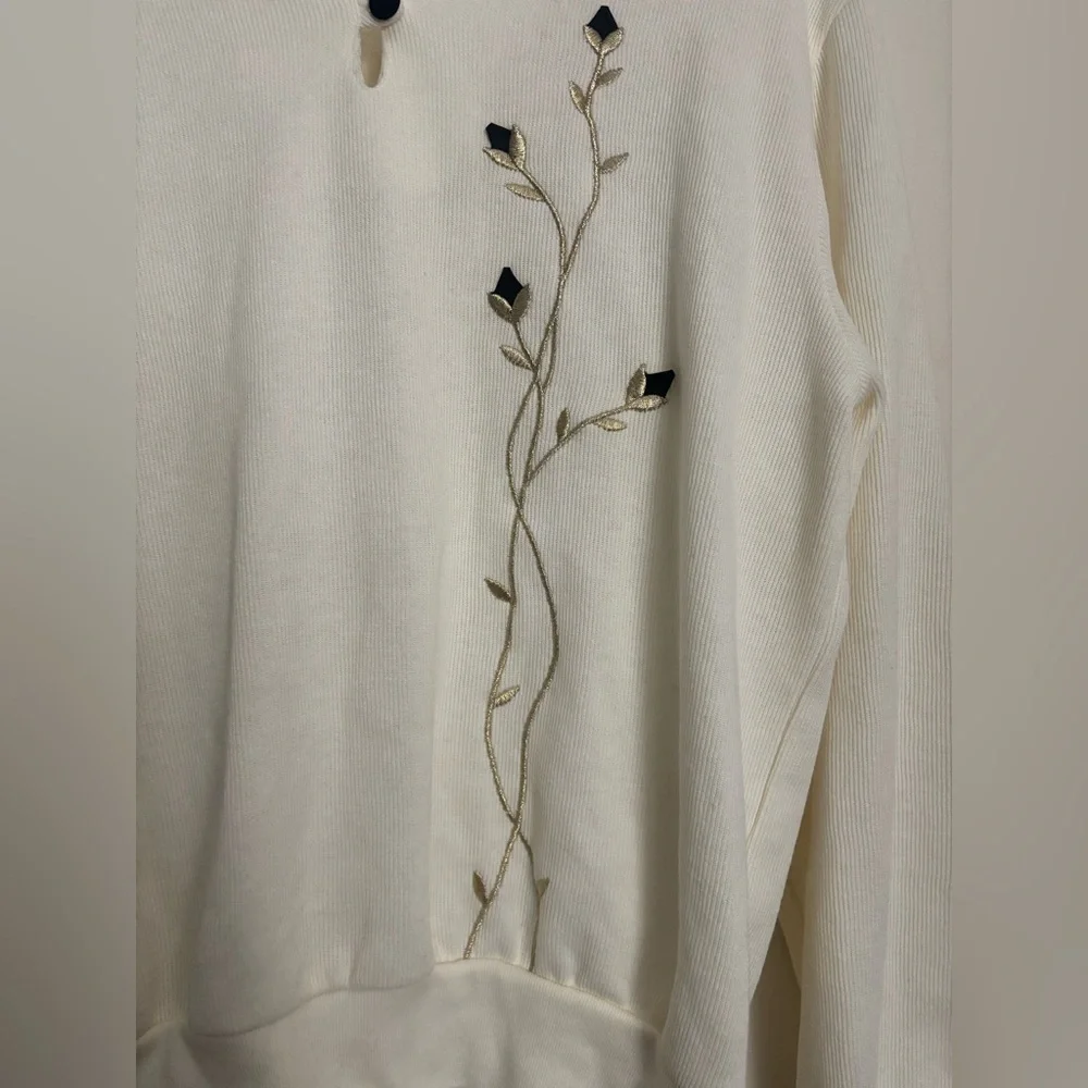 VTG Teddi Women's Ivory Long Sleeve Sweatshirt Floral Embroidered Medium